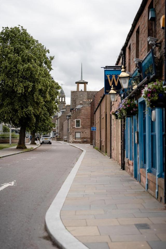 Ness Riverfront Holiday Home - City Centre Inverness Exterior photo